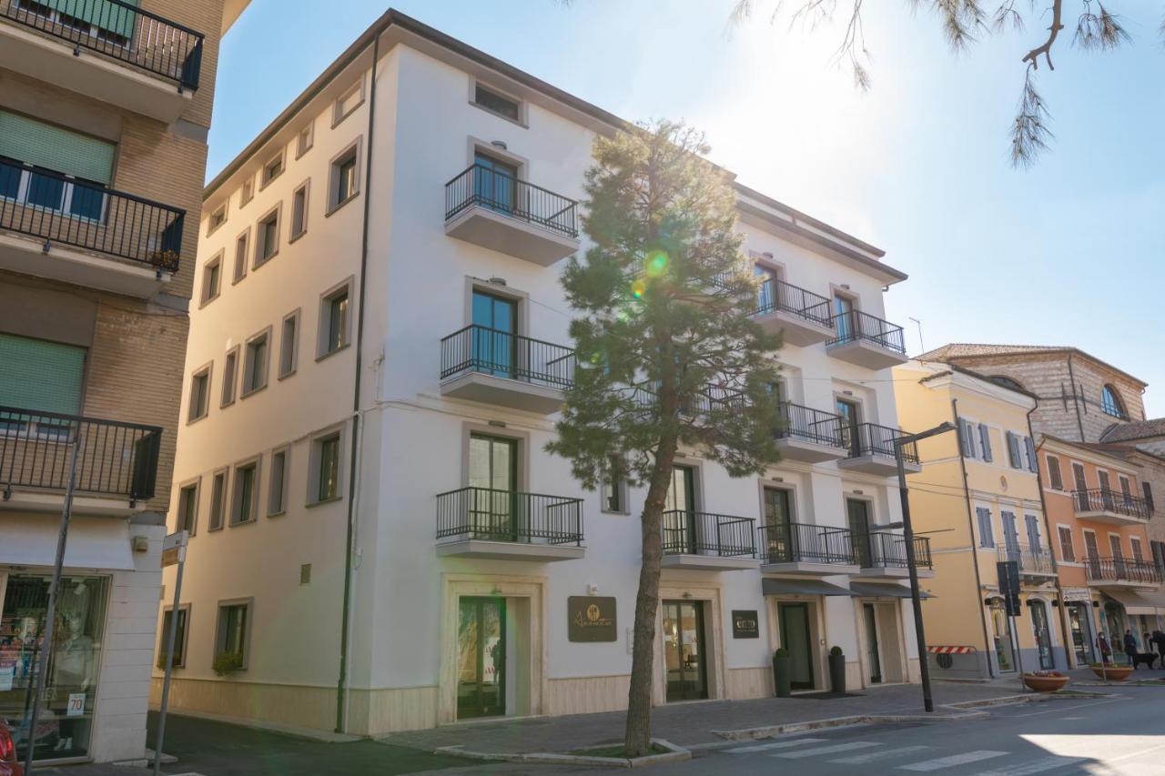 Hotel Enzo ポルト・レカナーティ エクステリア 写真